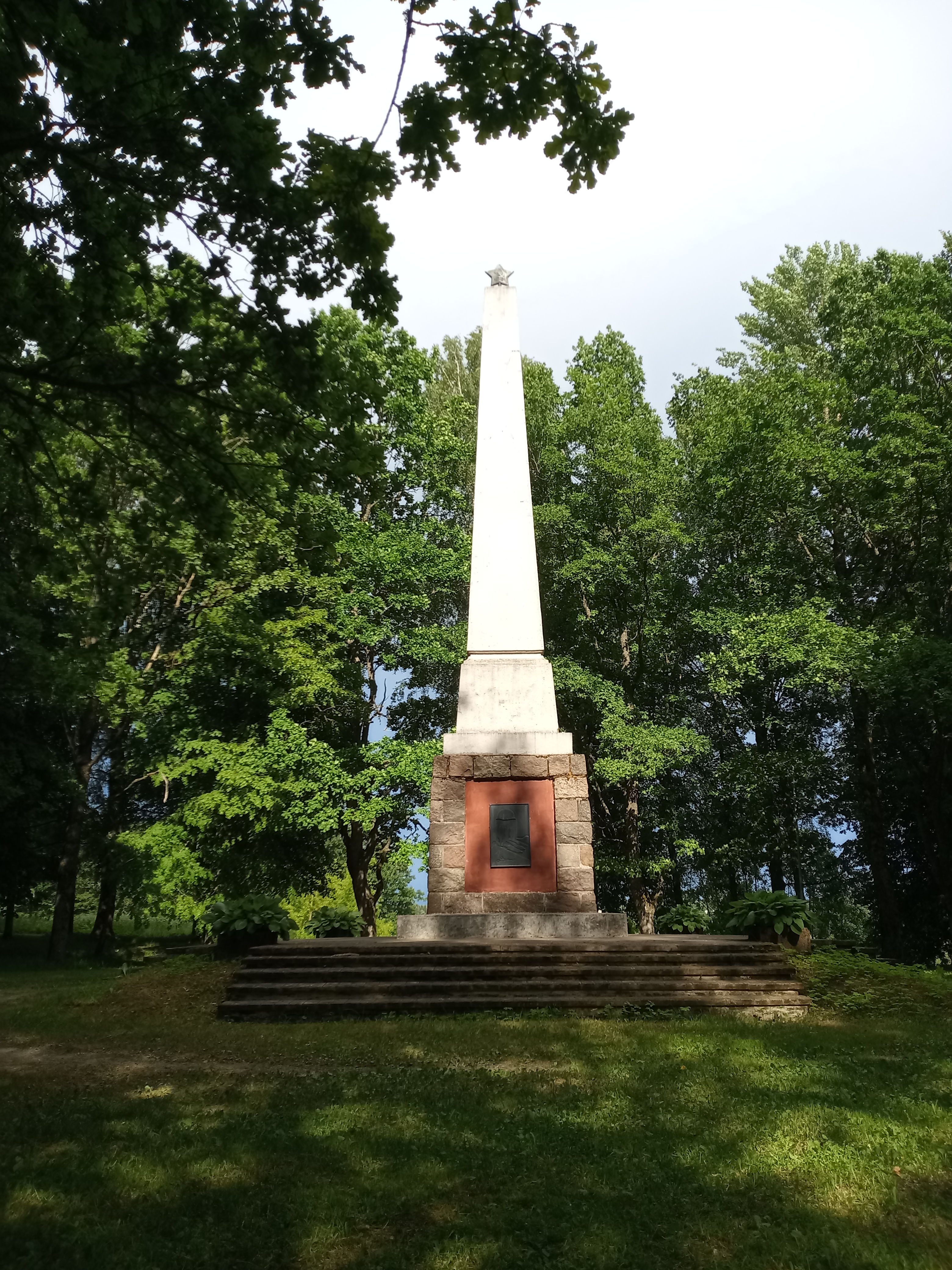 Monument Viljandi sõjavangilaagris hukkunutele3 - Monument Viljandi sõjavangilaagris 1941-1944 hukkunud Nõukogude sõjaväelastele ja tsiviilisikutele