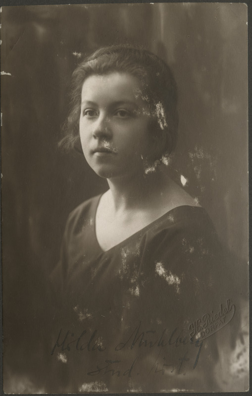 Eesti Naisüliõpilaste Seltsi liige Hilda Mühlberg, rindportree