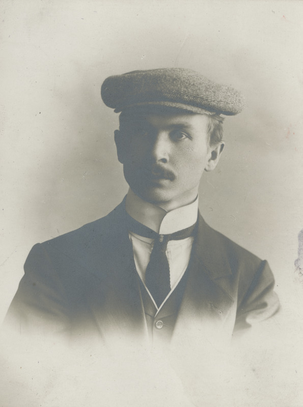 August Ria, portreefoto