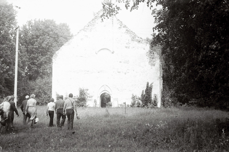 Karula Maarja kiriku varemed.