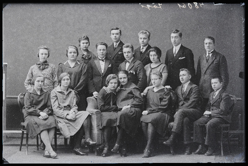 Grupp kooliõpilasi, (foto tellija Jõgi).