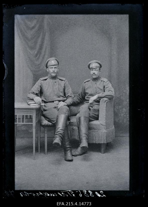 Kaks sõjaväelast, (foto tellija Pleschanoff [Plešanov]).
