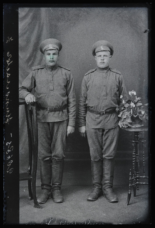 Kaks sõjaväelast, (foto tellija Nikolajeff [Nikolajev]).