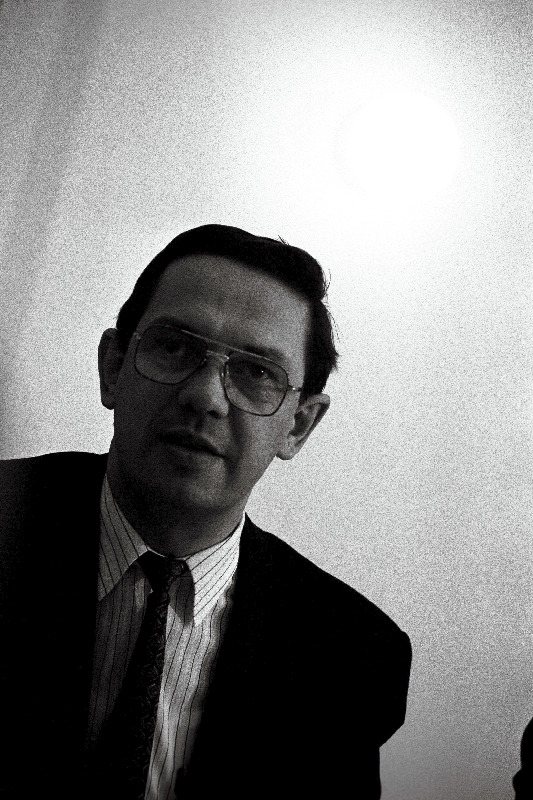 Andres Vaustin avab oma näituse "Salong" teatris.