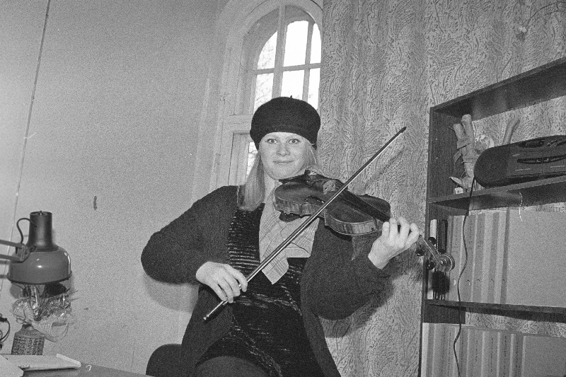 Rootsi noor viiuldaja Sofia Joons.