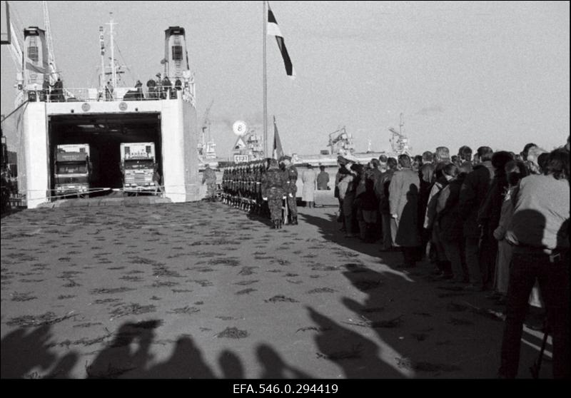 Parvlaeva Estonia katastroofis hukkunute vastuvõtt Muuga sadamas.