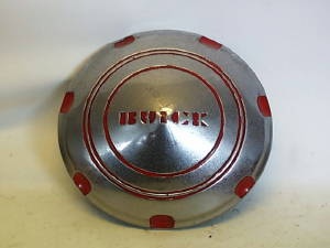 Blank kapsel med rød skrift: "BUICK" mærket indvendig: " ZONEN ambulance 1939 BUICK".

h/l/b: xxx24,5 cm

Anvendelse: Hjulkapsel

Overdragers oplysninger: Telefonsamtale 12. august 2003: Det vides ikke hvor hjulkapselen har hørt til. Den er købt hos en skrothandler hvis forældre var bekendt med Egon Christiansen mens han var i Århus. - Kulturstyrelsen