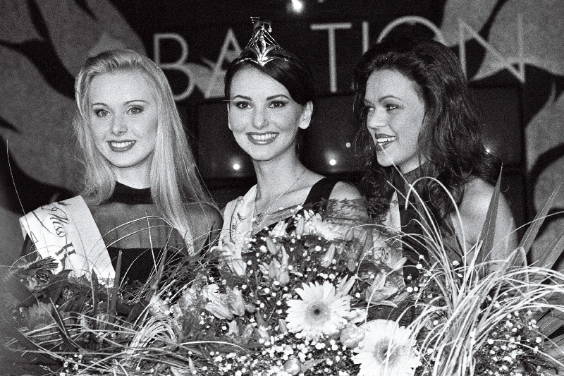 Konkursi Eesti Miss'96 võitjad Maie Jõger (miss), Sigrid Karotam (I printsess), Mari-Liis Kapustin (II printsess).