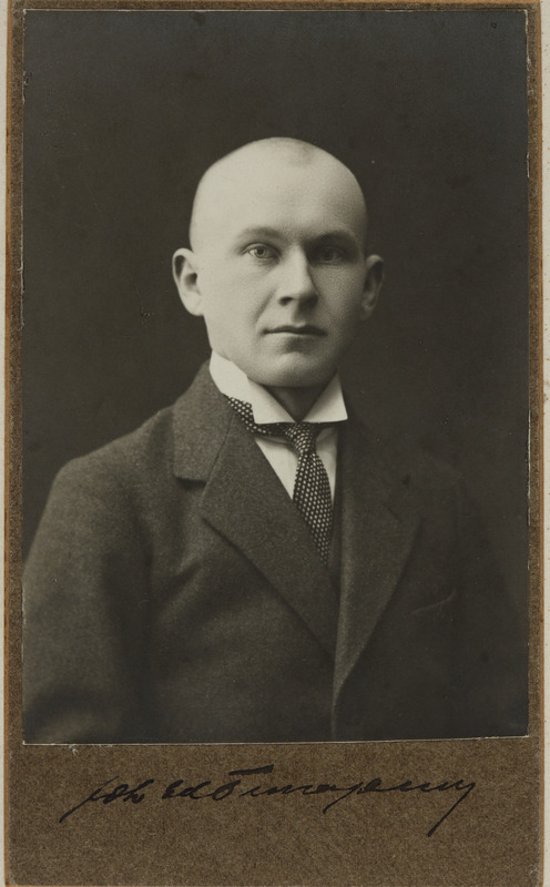 Eesti üliõpilaste seltsi "Veljesto" liige Johannes-Eduard Õunapuu, portreefoto