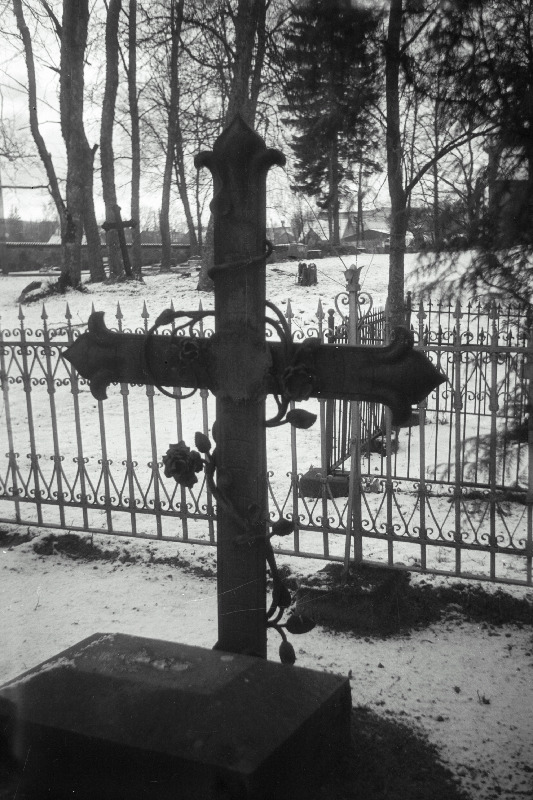 Baltisakaksa aadliku von Hagemeisteri hauarist Kose kirikuaias.