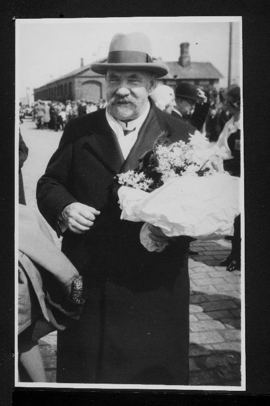 Soome president P. Svinhufvud enne ärasõitu sadamas.
