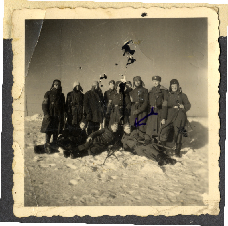 Aksel Piirberg koos teiste sõduritega talvel