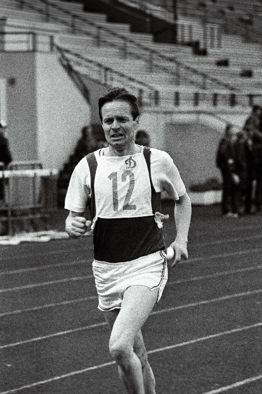 Spordiveteranide XX spartakiaadil – kokkutulekul ühe km jooksus võitjaks tulnud Ilmar Rootsi.
