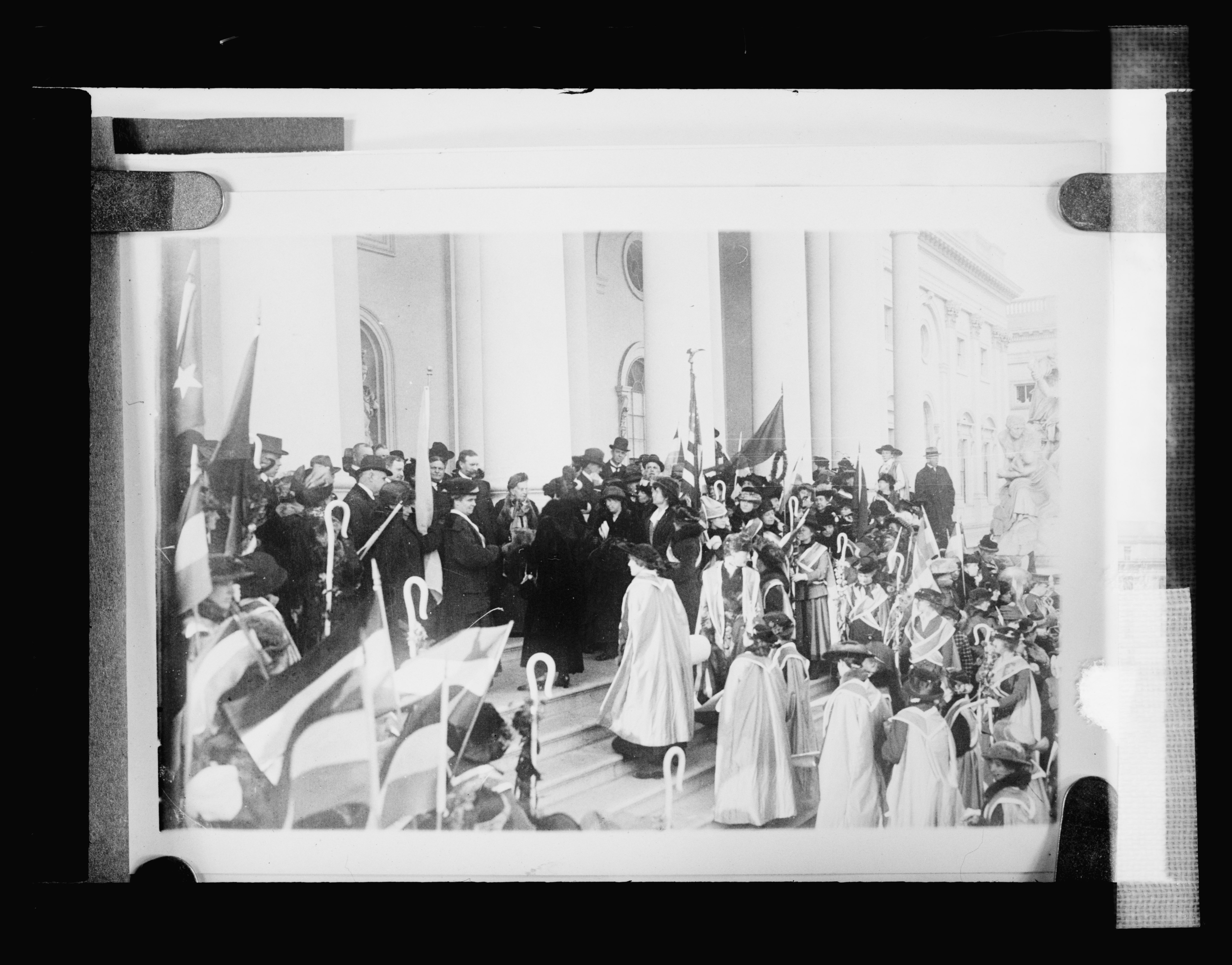 Suffragettes on Capitol, (Washington, D.C.) LCCN2016819487 - Title: Suffragettes on Capitol, [Washington, D.C.]
Abstract/medium: 1 negative : glass ; 4 x 5 in. or smaller