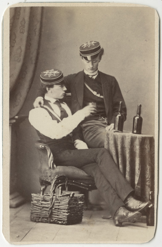 Arvatavasti korporatsioon "Estonia" liikmed Bronislaw von Guzkowski ja Karl Riesenkampff, grupifoto