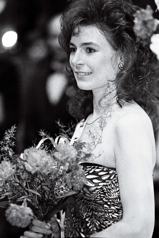 "Miss Tallinn '90". I kaunitar P. Aavik.