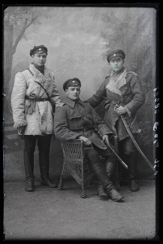 Grupp sõjaväelasi, (foto tellija Palu).