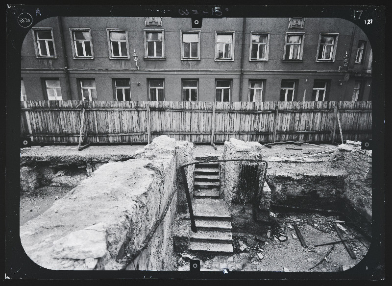 Tallinn. Kvartal nr 37. Ehitusarheoloogia. Harju tänava stereofotogramm-meetriline mõõdistamine.