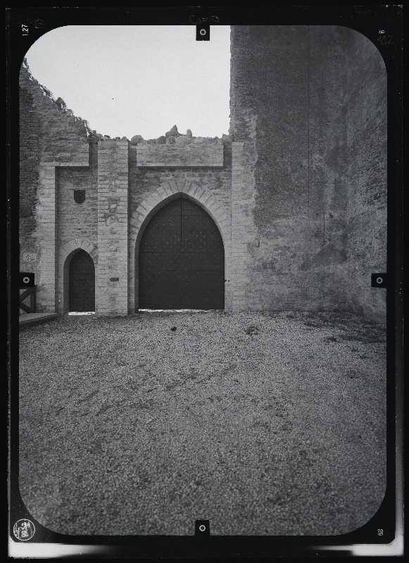 Rakvere, Rakvere linnusevaremed. Rakvere linnuse varemed vallikraaviga. Rakvere linnuse stereofotogramm-meetriline mõõdistamine.