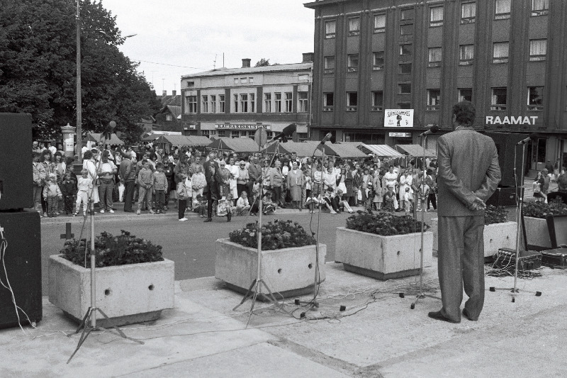 Hansapäevade avamine keskväljakul.
