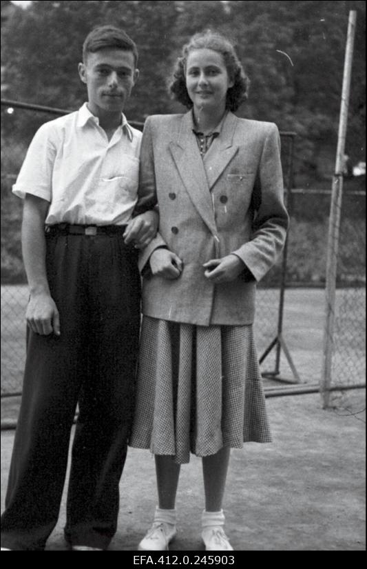 NSV Liidu 1953. a noorte tennise esivõistlusest osavõtjad.