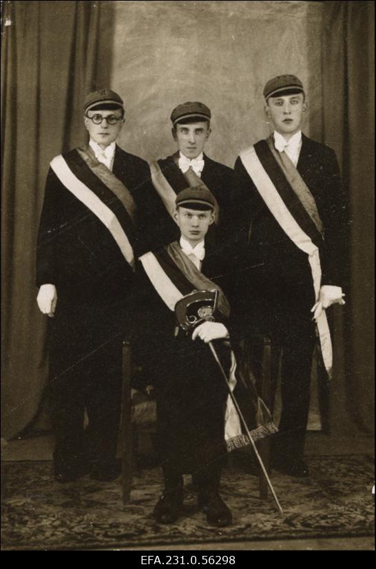 Korporatsiooni „Rotalia“ presiidium II semestril 1932. aastal.