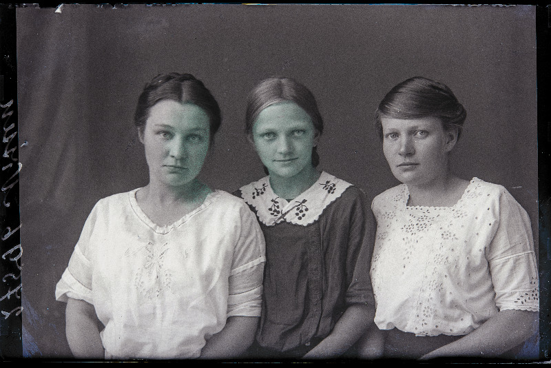 Grupp naisi, (foto tellija Nissen).