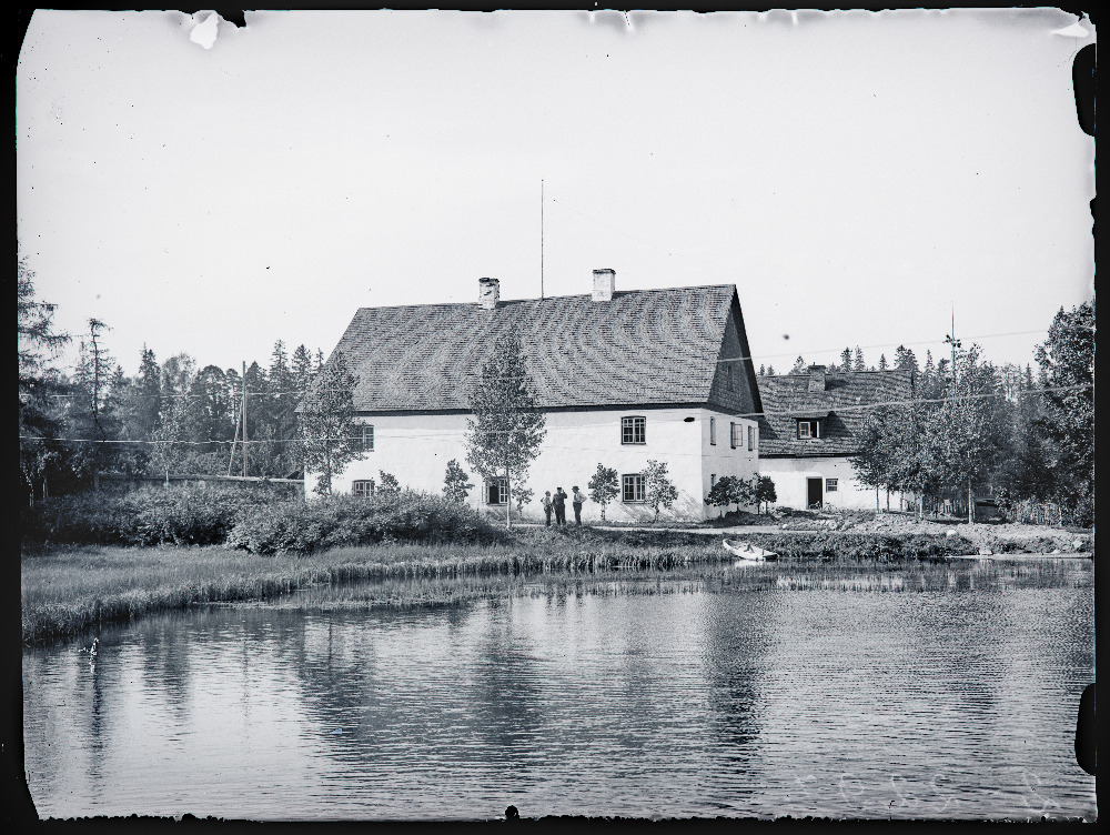Jäneda Põhja-Eesti Põllutöökeskkooli õpilaste ühiselamu.