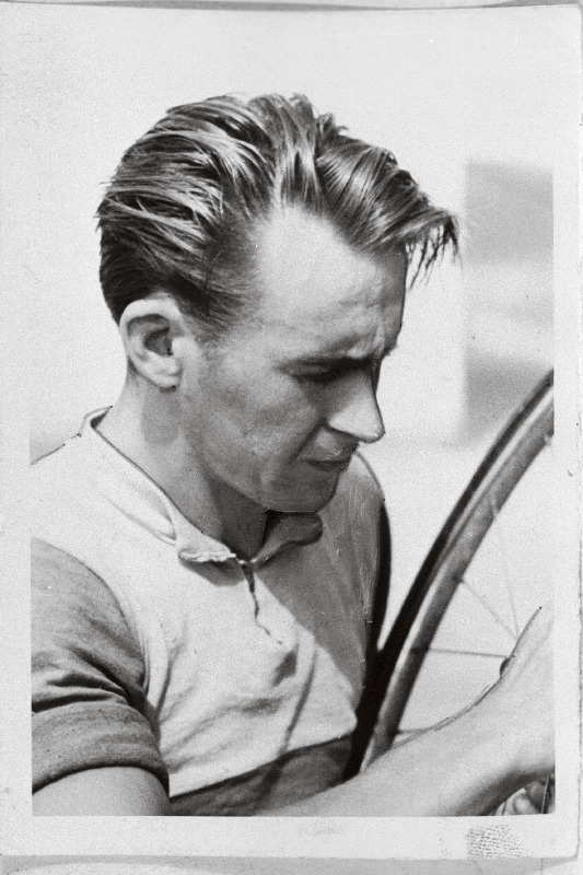 Eesti NSV koondmeeskonna jalgrattur NSV Liidu rahvaste III spartakiaadil Ants Adamson.