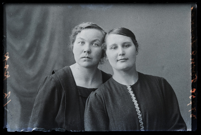 Emma Joonas (vasakul) ja Juuli Torn.