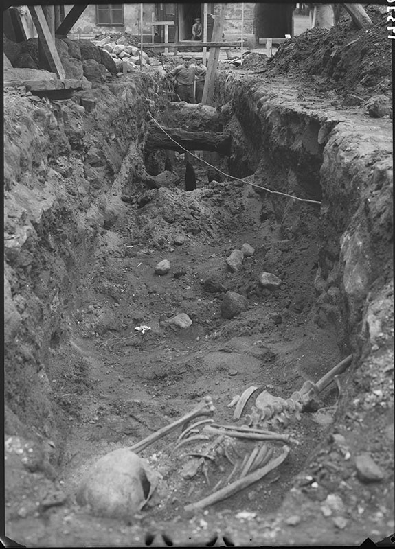 Turun linna, kaivaustyöt esilinnan pihalla