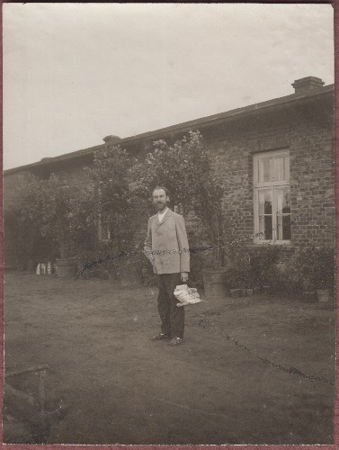 Jaan Tõnisson vangla ees