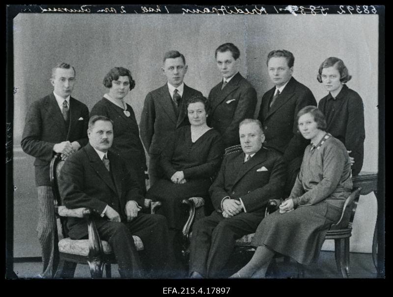 A/S Eesti Krediitpanga Viljandi osakonna töötajad.