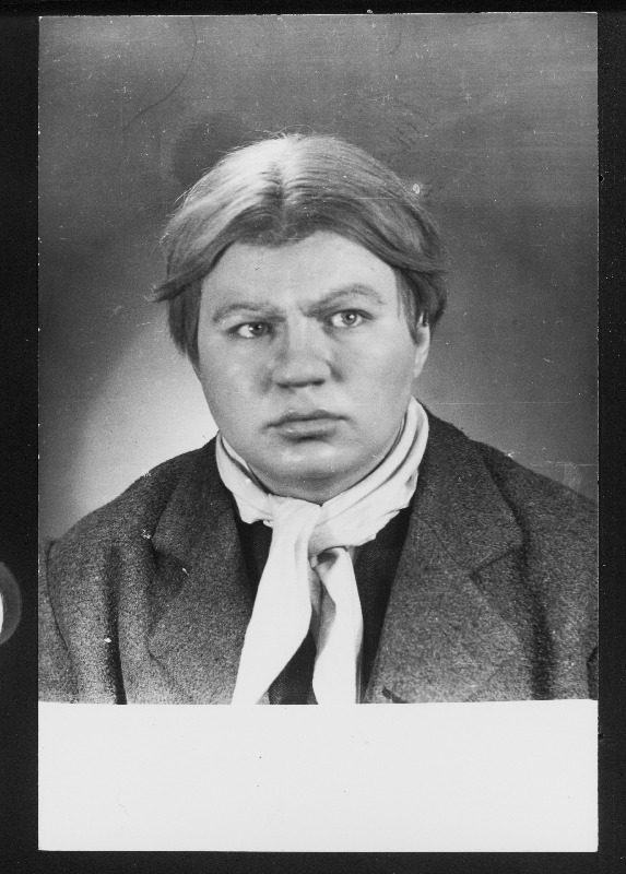Stseen O. Lutsu jutustuse Kevade dramatiseeringust. Tõnisson - Kalju Karask.