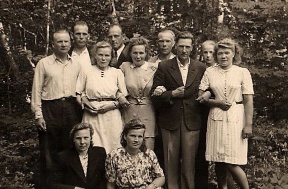 Seltskond Atsalama inimesi