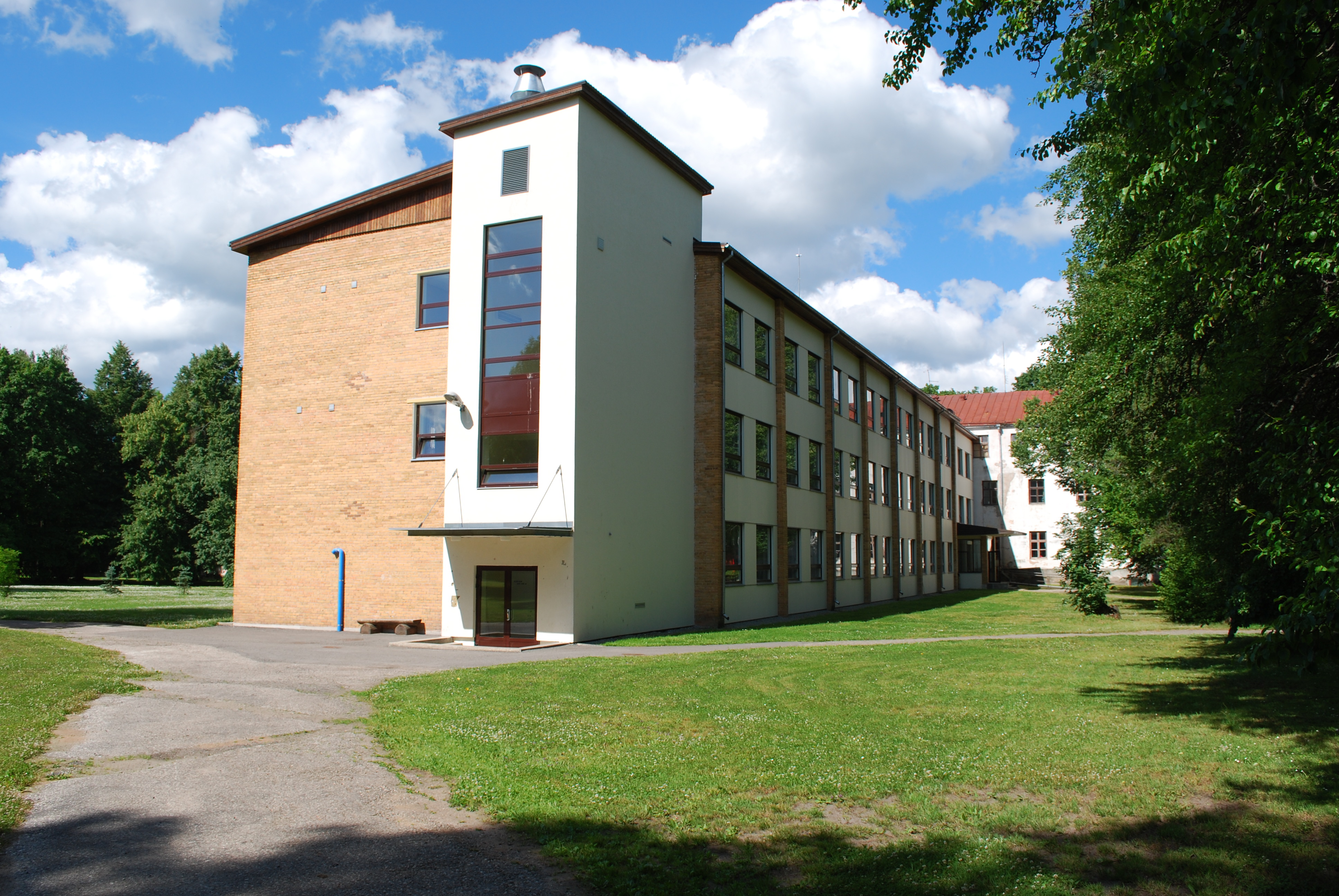 Tihemetsa educational building