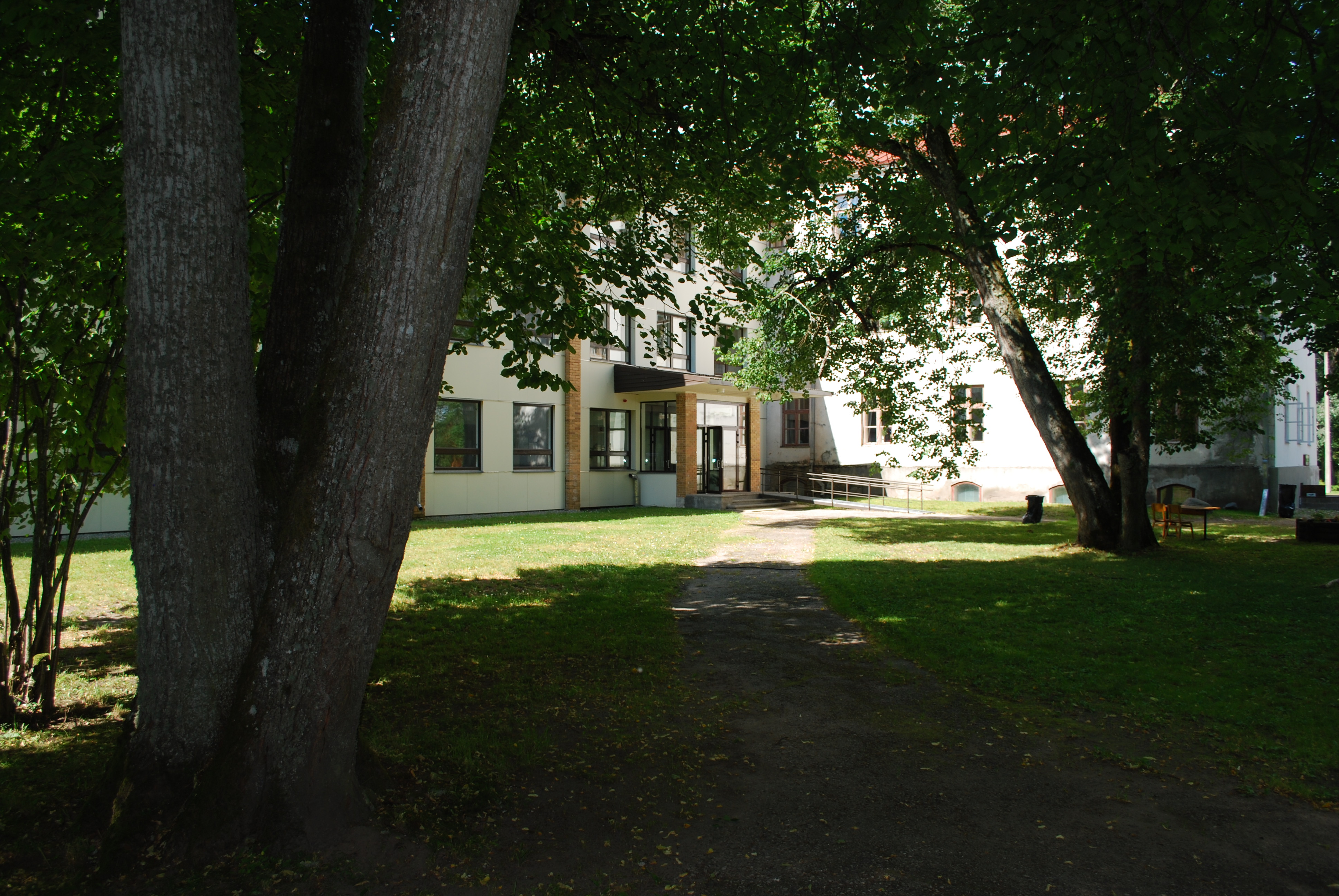 Tihemetsa educational building