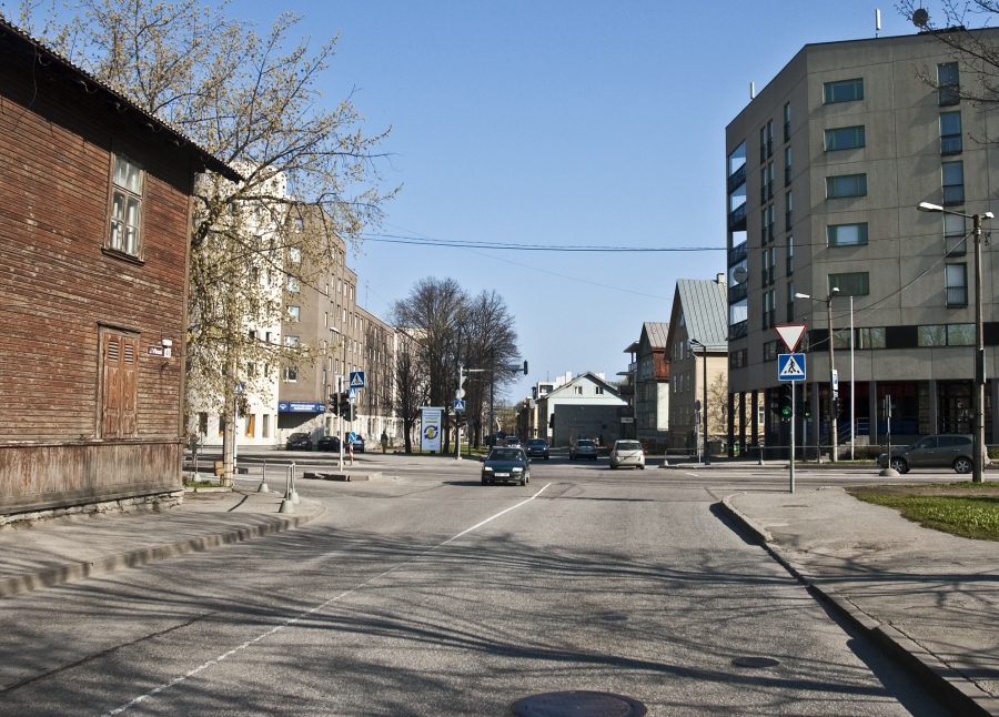 Kadriorg, Vilmsi ja Gonsiori tänava ristmik, vaade Poska tänava suunas. rephoto