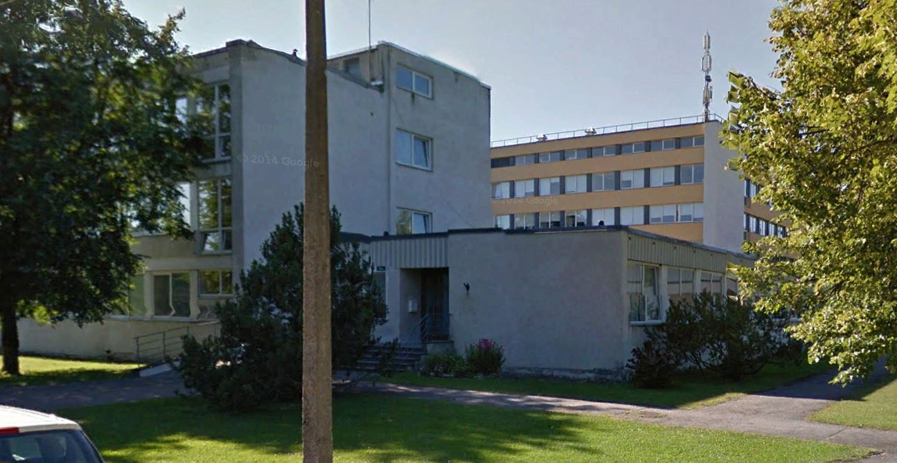 Kliinilise Meditsiini Instituut, kaugvaade kompleksile, ees raagus puud. Arhitekt Ilmar Puumets rephoto