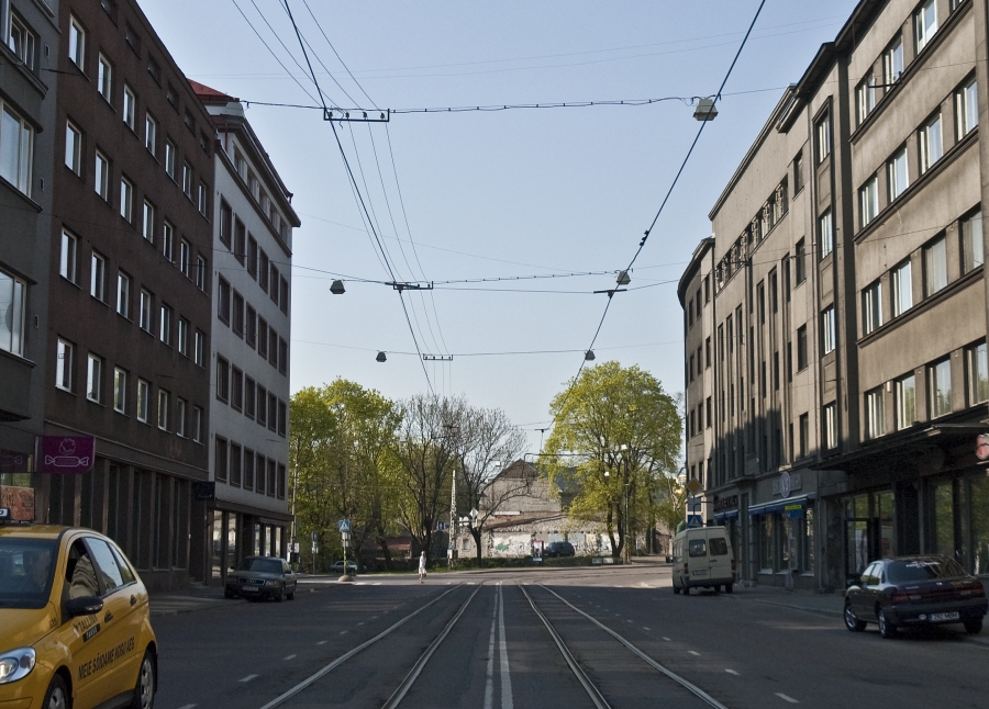 Südalinn, Pärnu maantee, vaade maja nr. 23 eest Süda tänava suunas. rephoto