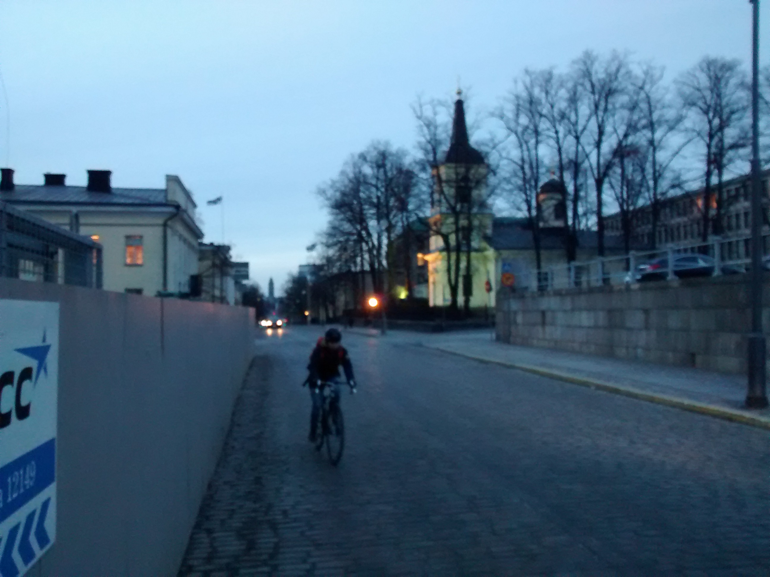 Folk som tågar längs Unionsgatan. (1890-1910) rephoto