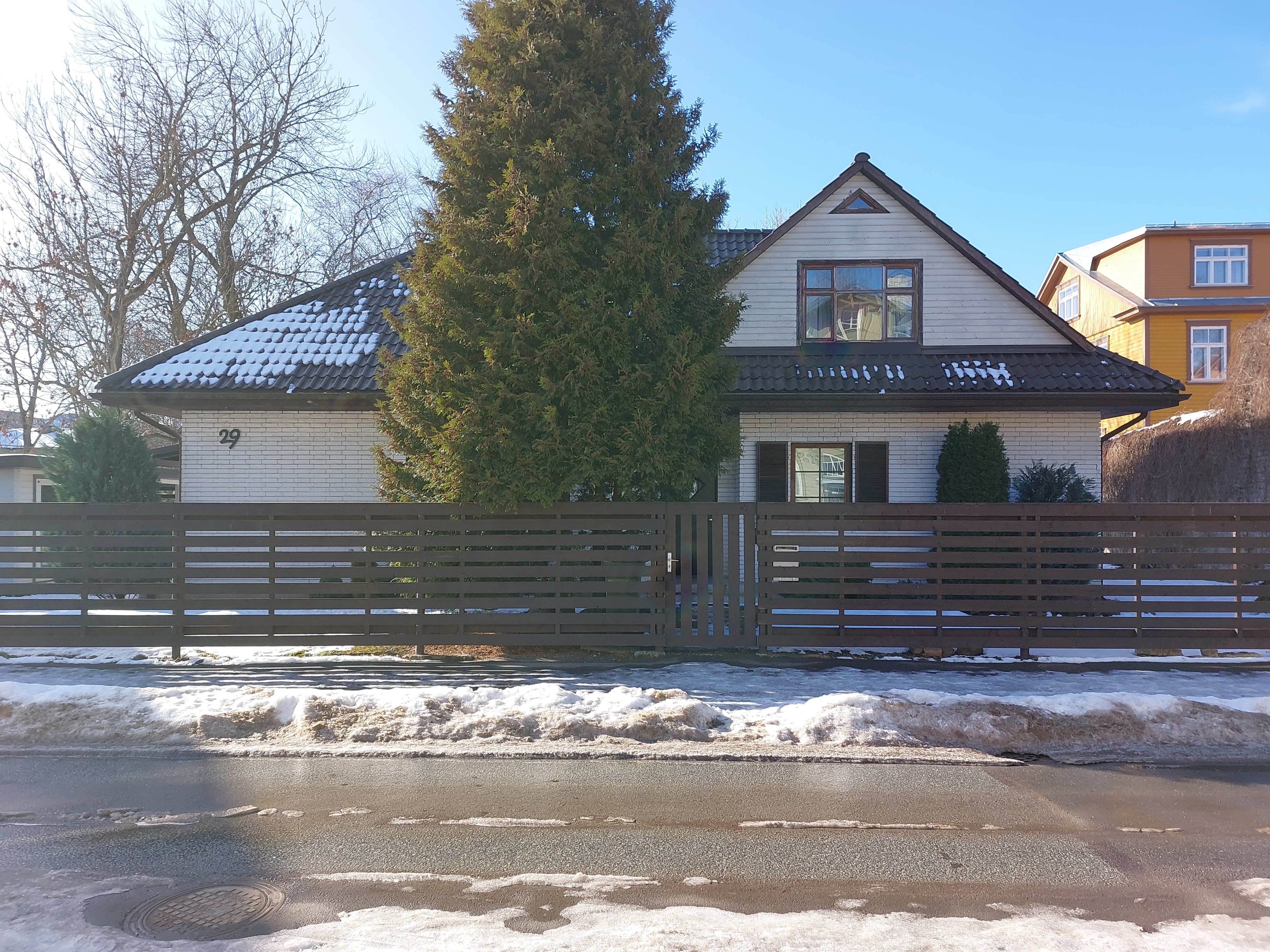 Pelgulinn: Lenderi tüüpi elamu Rohu 29 välisuks rephoto