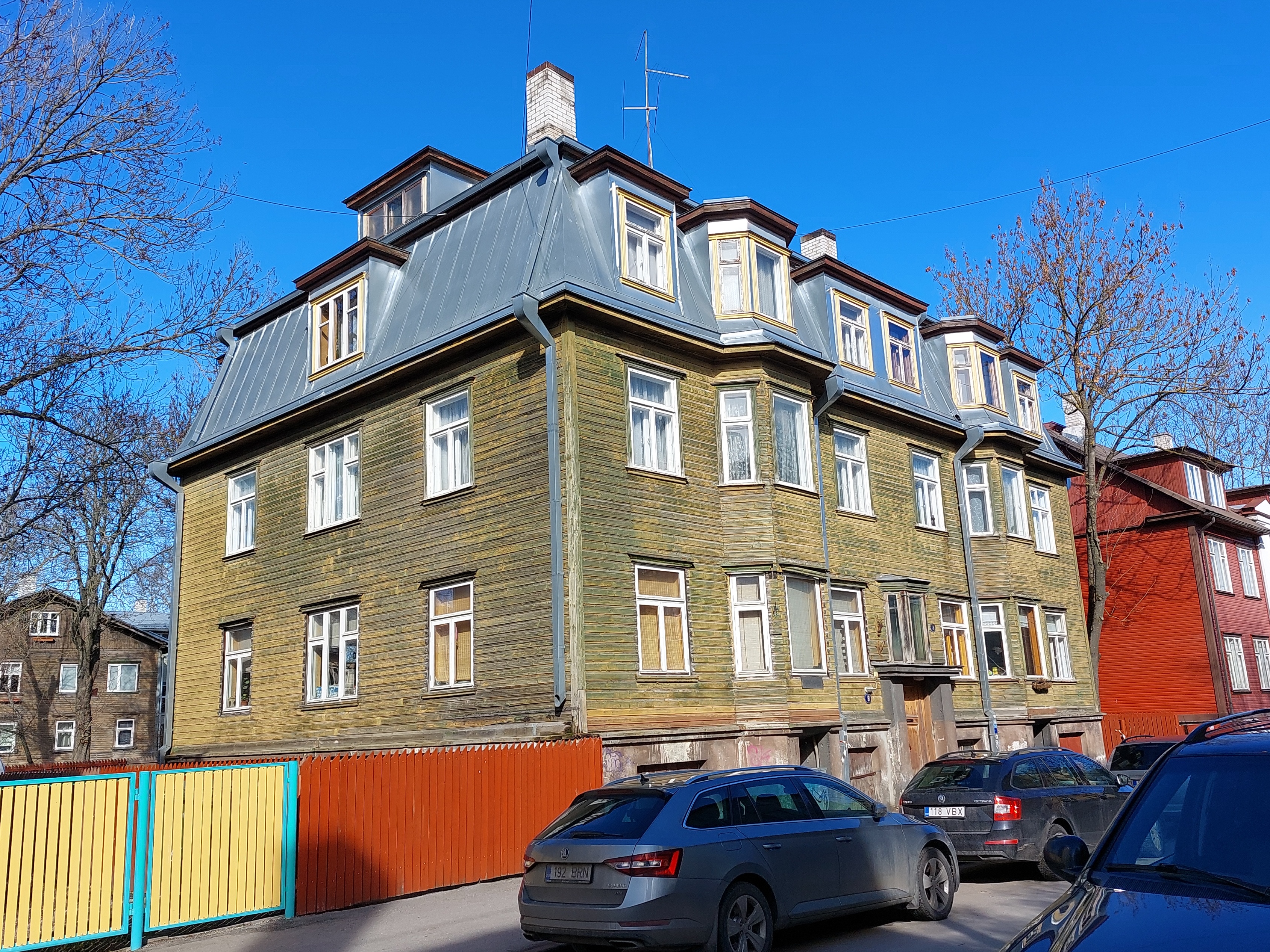 Puitelamu Tallinnas? Hoone vaade rephoto