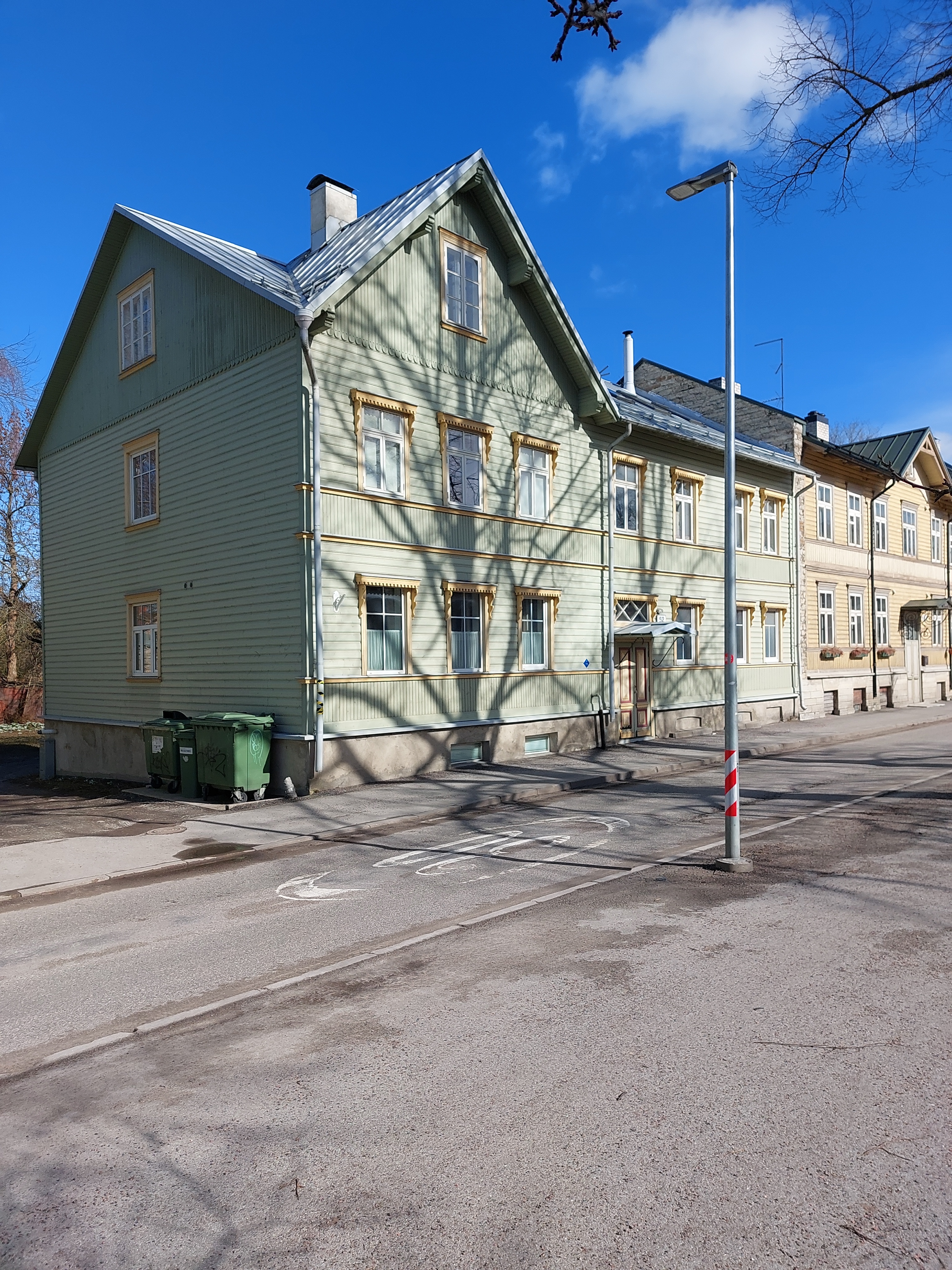 Nikonovi t. 52 kahekordne puumaja rephoto