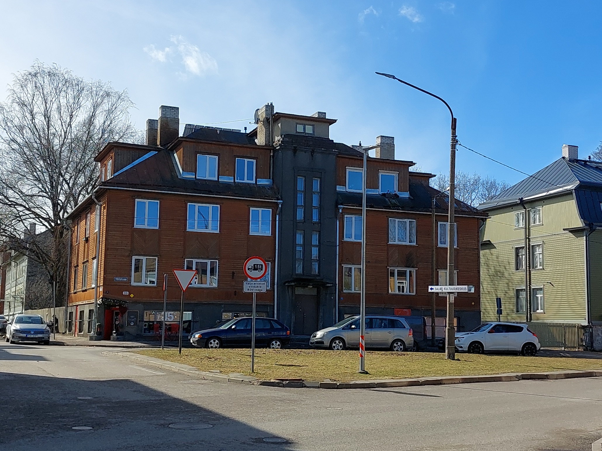 View of the building Tööstuse Street 35. rephoto