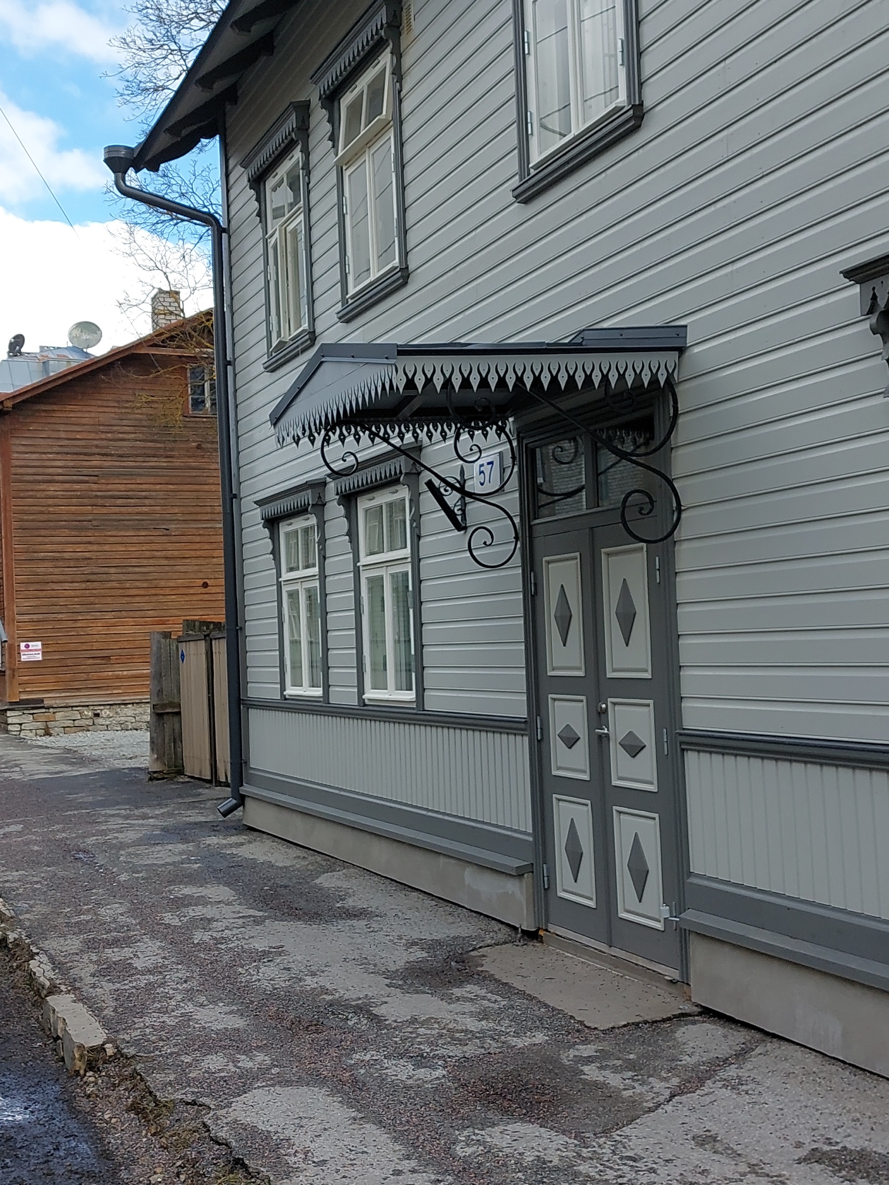 Koidu t. 57 uks varikatusega rephoto