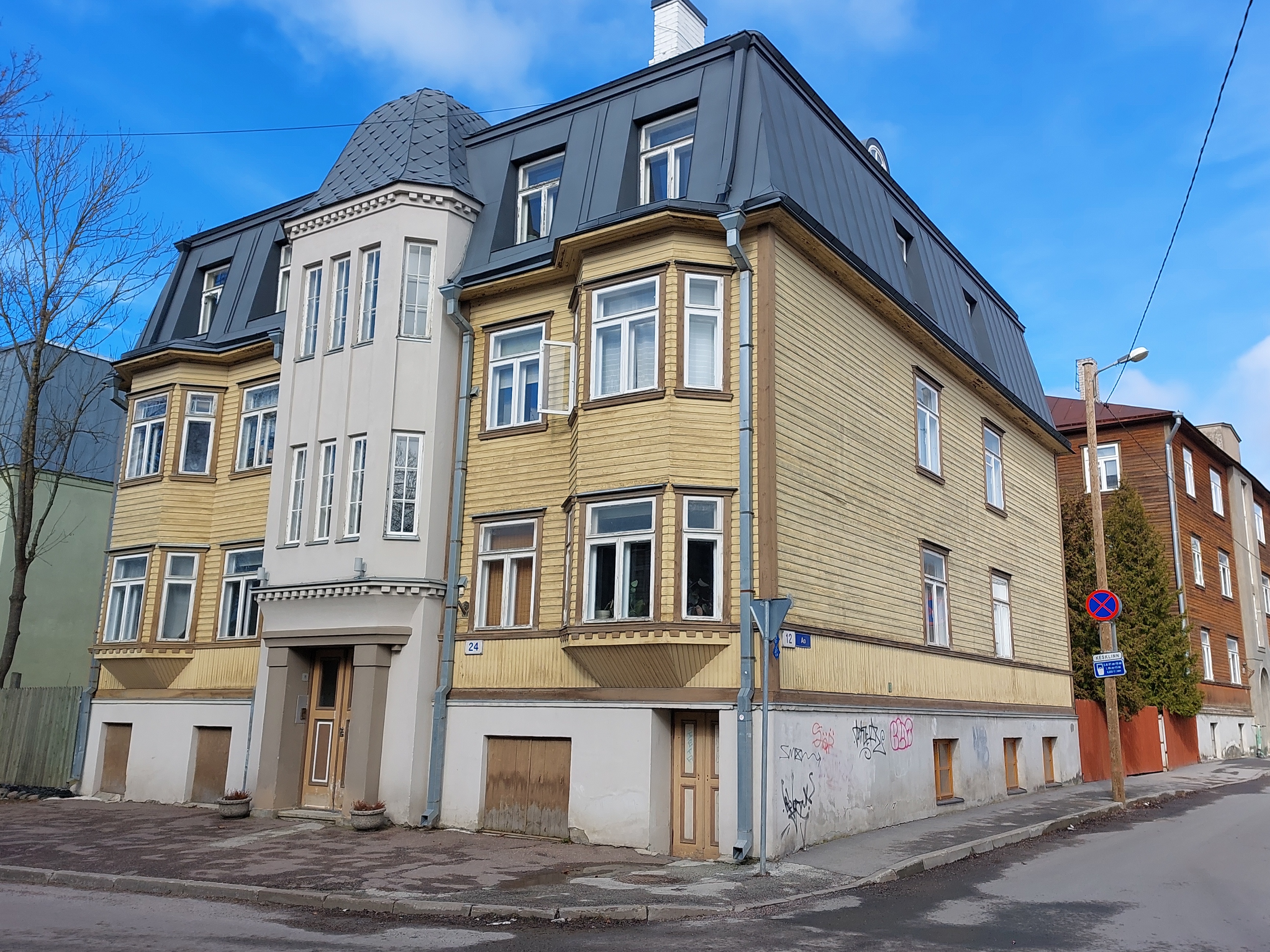 Apartment building in Tallinn, Kassisaba, Adamson St., view of the building. Architect Wilhelm Salemann (Vilhelm Saleman) rephoto