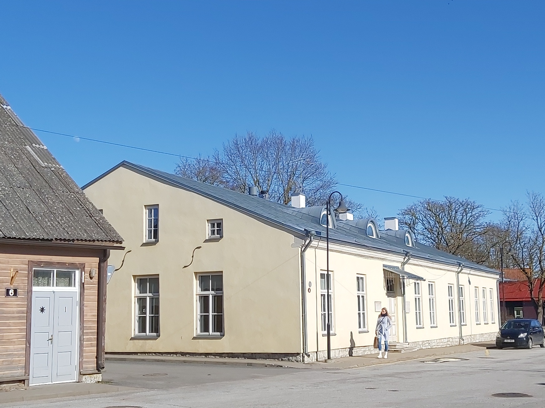 Kuressaare linn: Kuressaare Eesti Seltsi esimesed üüriruumid, hiljem Linnakool ja Kuressaare Merekool. rephoto