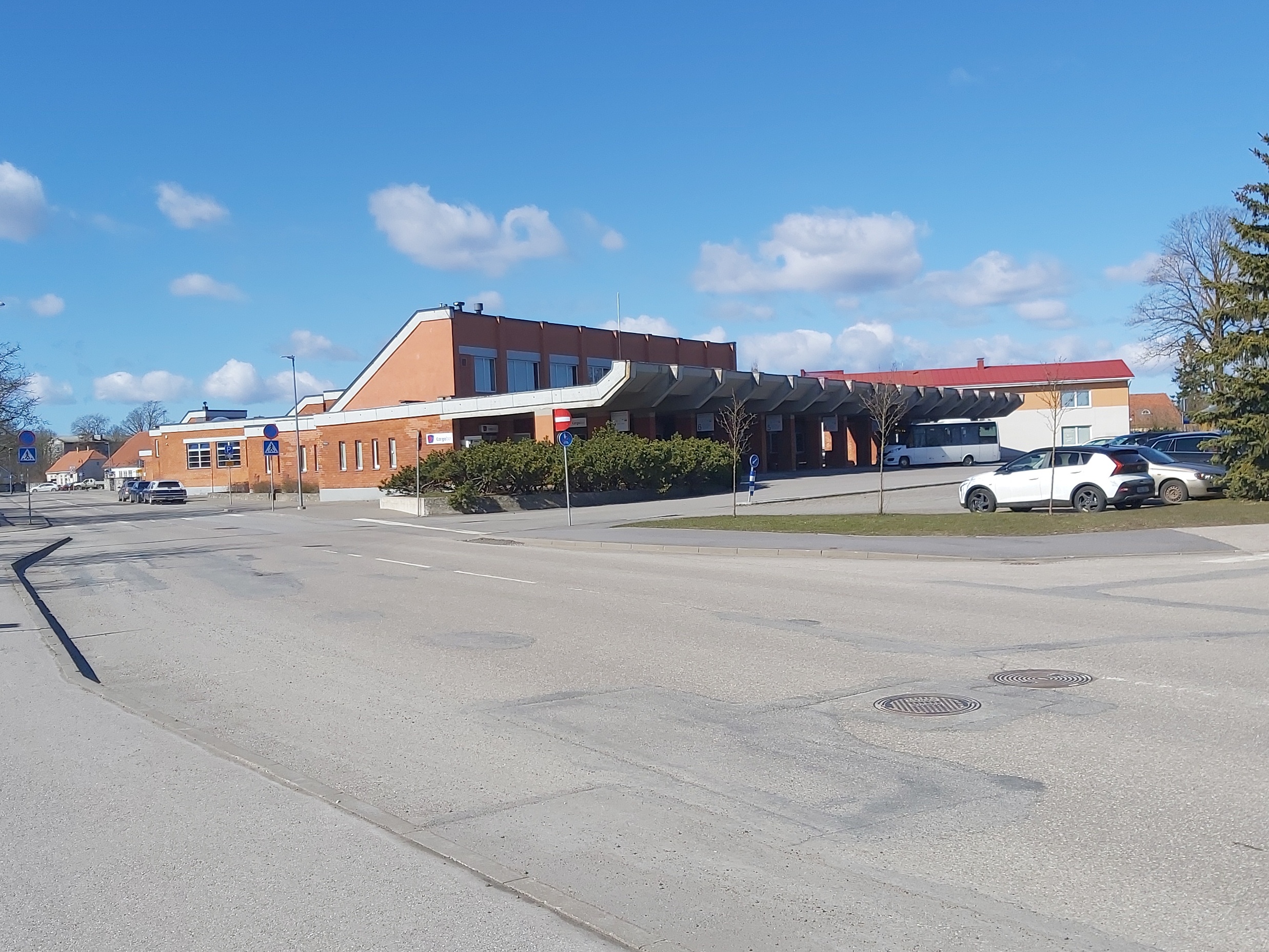 Kuressaare bussijaam. Arhitekt Maie Penjam rephoto