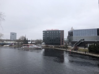 Vaade Tartu Turuhoonele ja tuletõrjemajale Emajõe ääres rephoto